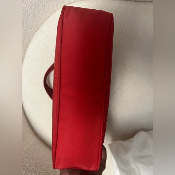 Prada Tessuto Nylon Re-Edition 2000 in Russo EXCELLENT CONDITION - Picture 6 of 9